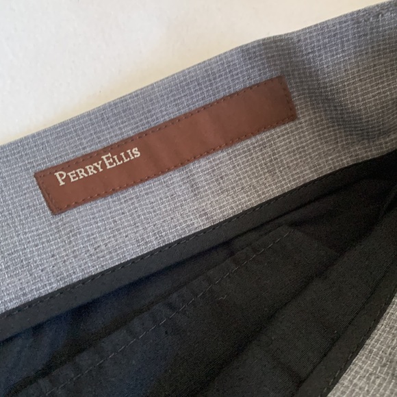 Perry Ellis Men’s Gray Dress Pants size 33x30 - Picture 2 of 6